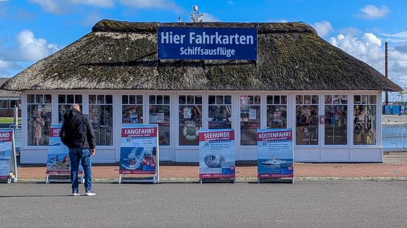 Fahrkartenverkauf für die Schiffsfahrten in Büsum