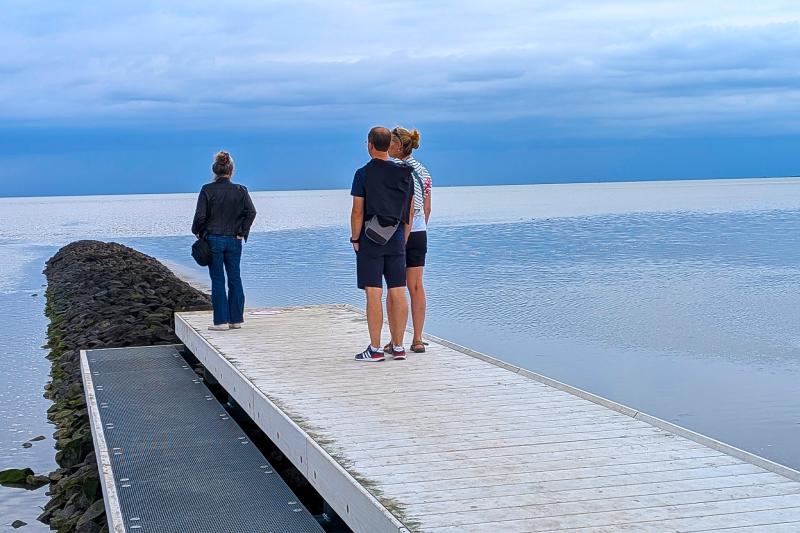 Urlauber an der Nordbuhne
