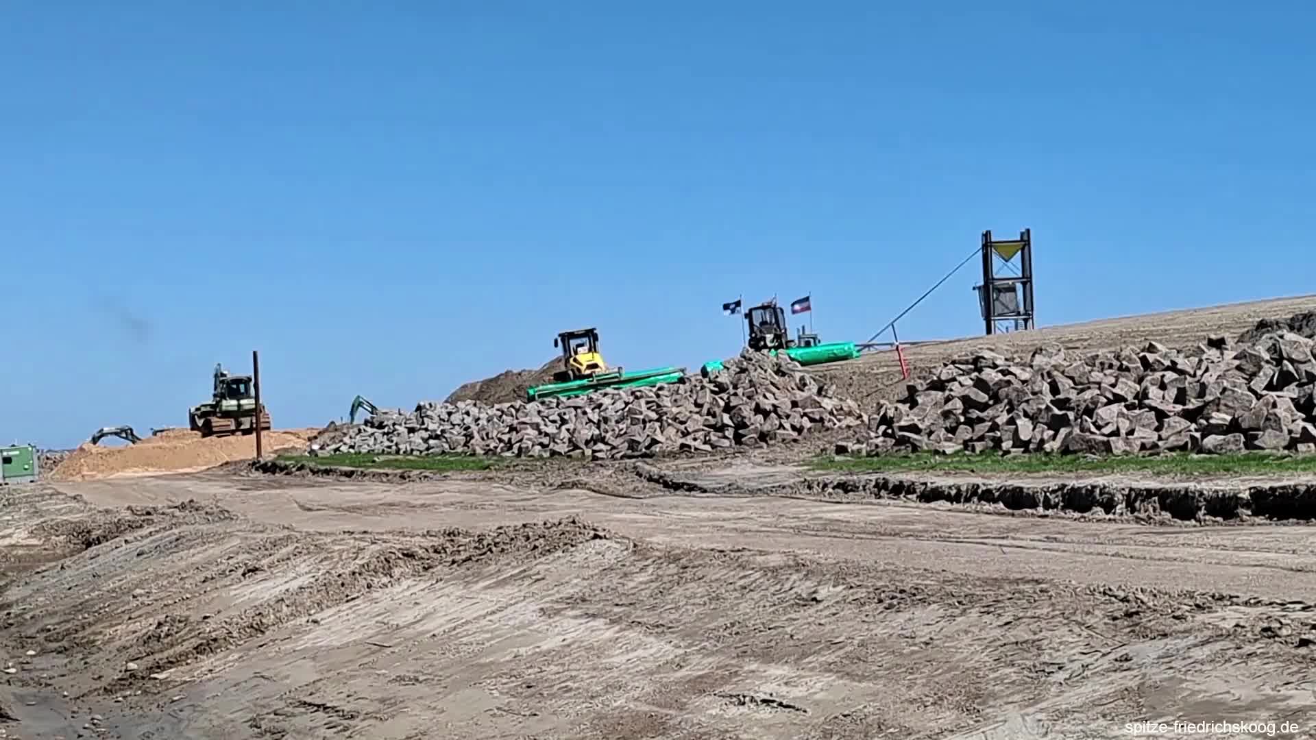 Planierraupen an der Spitze Friedrichskoog